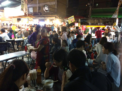 台湾夜市,おすすめ,楽華夜市,牡蠣のオムレツ,愛玉ゼリー,油飯