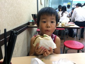 台湾式ハンバーガー,刈包,グゥアバオ,グアバオ,夜市,おすすめ