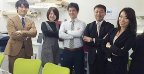 出張中にオフィスを間借りさせてくださった弊社クライアント「ラーチーゴー」の皆様と♡