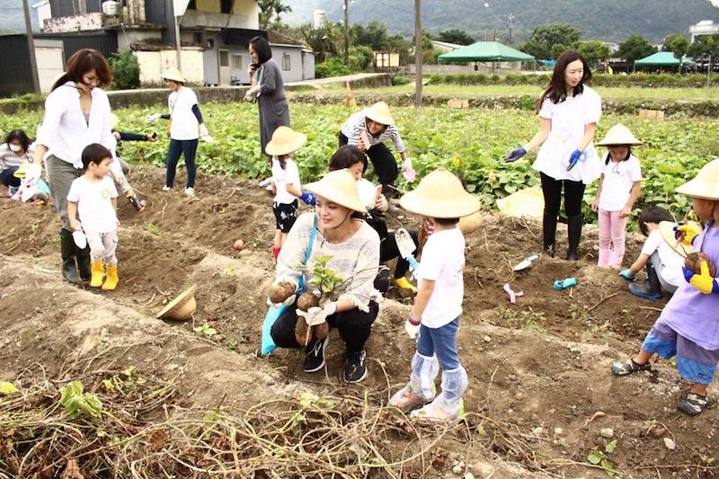 みんなの家,台湾台北,幼稚園,日本語幼児教育,モンテッソーリ,お外遊び,花育,遊び場